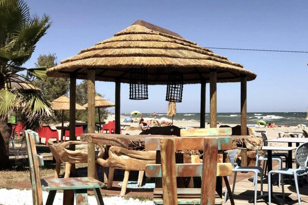 Marine De Bravone T2 Terrasse Front De Mer - Plage Pieds Dans L'Eau - Clim - Piscine - Wifi Linguizzetta Exterior foto